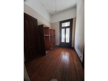 VENTA  6 AMBIENTES CON DEPEND.BALCON.PATIO .AV CORRIENTES 2900