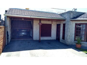 CHALET 4 AMB GARAGE DOBLE , PARQUE Y GRAN QUINCHO