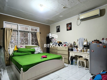 DIJUAL RUMAH HITUNG TANAH COCOK UNTUK KOMERSIAL DI DAERAH RADIO DALAM