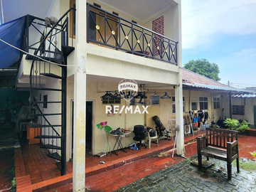 DIJUAL RUMAH HITUNG TANAH COCOK UNTUK KOMERSIAL DI DAERAH RADIO DALAM