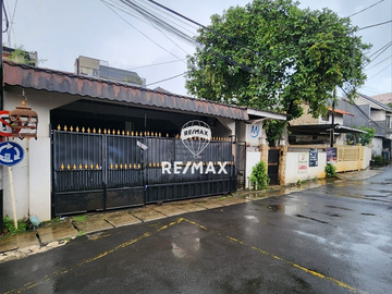 DIJUAL RUMAH HITUNG TANAH COCOK UNTUK KOMERSIAL DI DAERAH RADIO DALAM