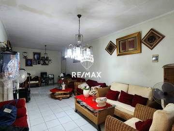 DIJUAL RUMAH HITUNG TANAH COCOK UNTUK KOMERSIAL DI DAERAH RADIO DALAM
