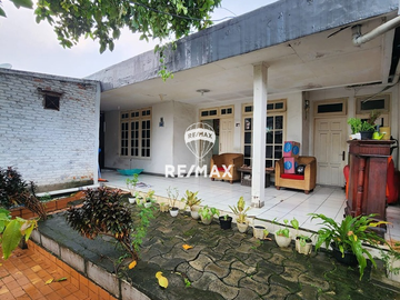 DIJUAL RUMAH HITUNG TANAH COCOK UNTUK KOMERSIAL DI DAERAH RADIO DALAM