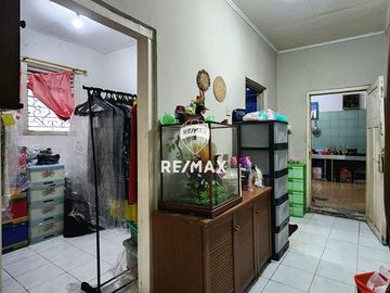 DIJUAL RUMAH HITUNG TANAH COCOK UNTUK KOMERSIAL DI DAERAH RADIO DALAM