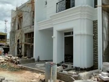 Rumanh baru 2 lantai denagn konsep classic eropa di ceger jakarta timur