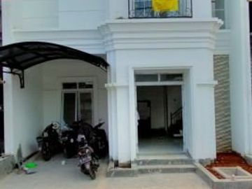 Rumanh baru 2 lantai denagn konsep classic eropa di ceger jakarta timur