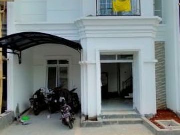 Rumanh baru 2 lantai denagn konsep classic eropa di ceger jakarta timur
