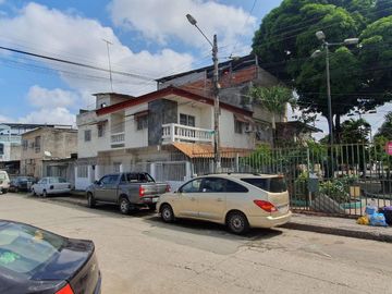 VENTA DE CASA ESQUINERA EN HUANCAVILCA SUR  (GV)