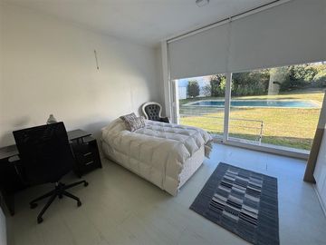 Casa mediterránea en condominio Los Lirios