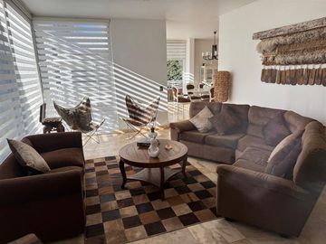Casa mediterránea en condominio Los Lirios