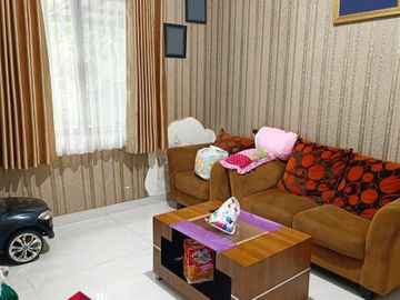 Dijual Rumah Mewah Lantai Siap Huni, Letak Strategis, Bebas Banjir