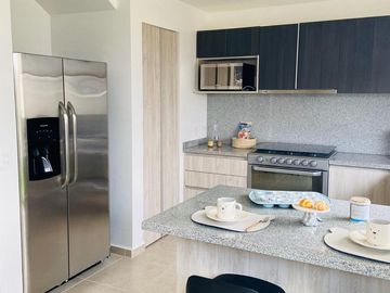 Oportunidad Casa en venta, nueva en fracc. privado con alberca en León Guanajuato, zona norte.