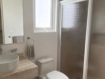 Oportunidad Casa en venta, nueva en fracc. privado con alberca en León Guanajuato, zona norte.