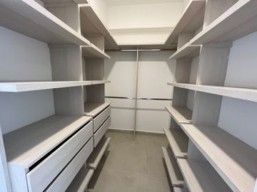 apartamento en arriendo en las vegas. Cod A9433922