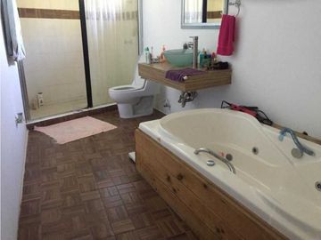Se vende inigualable casa en los algarrobo,  120,000 negociable