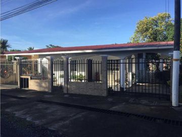 Se vende inigualable casa en los algarrobo,  120,000 negociable