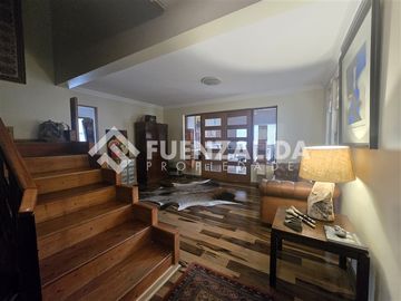 Casa en venta de 6D 5B Santiago College, Los Trapenses