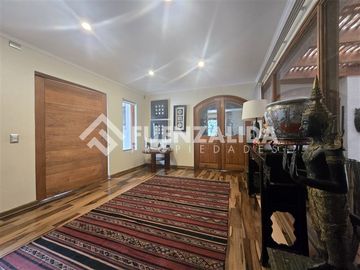 Casa en venta de 6D 5B Santiago College, Los Trapenses