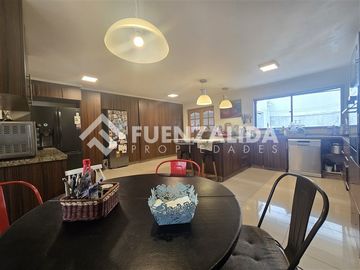 Casa en venta de 6D 5B Santiago College, Los Trapenses
