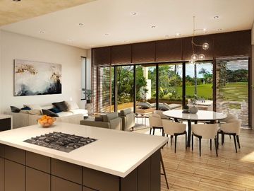Casa en campo de golf,  jardín con alberca privada, área de juegos para niños y