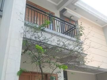 Rumah di Rempoa Ciputat, Tangerang Sel.atan. Baru 2 lantai