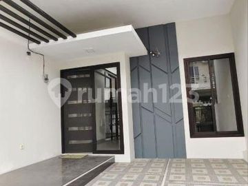 Dekat Akses Tol, Rumah, 2 Lantai, SHM, Dekat Universitas, Bebas Banjir