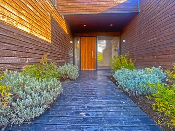 Casa con vista y acceso al Lago Ranco