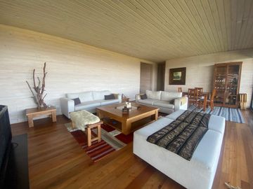 Casa con vista y acceso al Lago Ranco