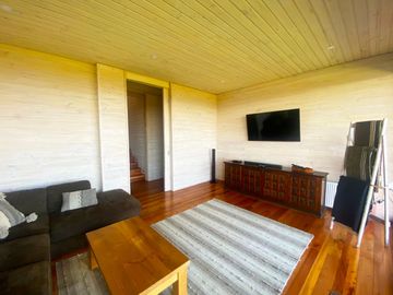 Casa con vista y acceso al Lago Ranco