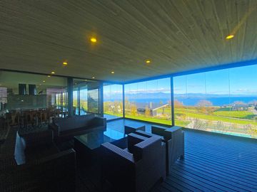 Casa con vista y acceso al Lago Ranco
