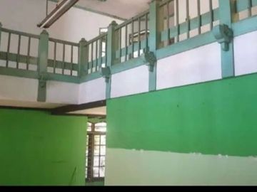 Rumah hook di jalan raya bendul merisi , surabaya