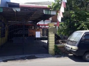 Rumah hook di jalan raya bendul merisi , surabaya