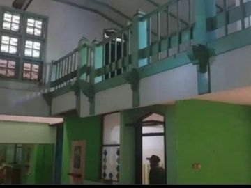 Rumah hook di jalan raya bendul merisi , surabaya