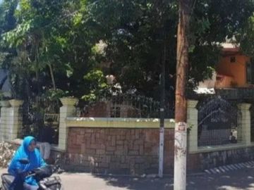 Rumah hook di jalan raya bendul merisi , surabaya