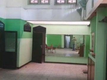 Rumah hook di jalan raya bendul merisi , surabaya