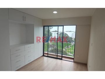 *Se encuentra super bien ubicado en el Malecón Sur- Chorrillos, Límite con Barranco.
*Cuenta con amplias  áreas comunes:  Gym, Sala Bar, Zona BBQ, Co