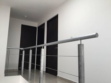 En Hacienda Las Trojes, 3 recámaras, Estudio, Jardín, Privada, EQUIPADA.-