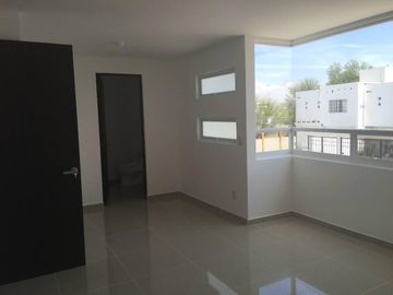 En Hacienda Las Trojes, 3 recámaras, Estudio, Jardín, Privada, EQUIPADA.-