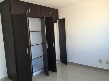 En Hacienda Las Trojes, 3 recámaras, Estudio, Jardín, Privada, EQUIPADA.-