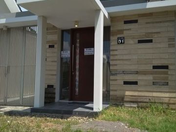 RUMAH LUX DI PERUMAHAN ELIT FASUM LENGKAP DEKAT BANDARA ADI SUCIPTO