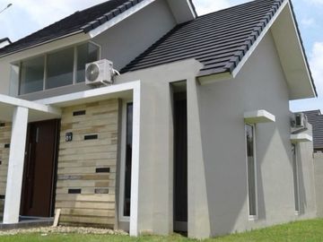 RUMAH LUX DI PERUMAHAN ELIT FASUM LENGKAP DEKAT BANDARA ADI SUCIPTO
