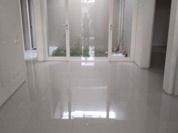 RUMAH LUX DI PERUMAHAN ELIT FASUM LENGKAP DEKAT BANDARA ADI SUCIPTO