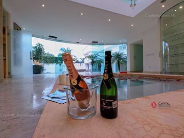 Casa de Lujo  con cine y alberca en venta en colinas de san javier