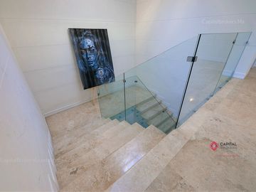 Casa de Lujo  con cine y alberca en venta en colinas de san javier