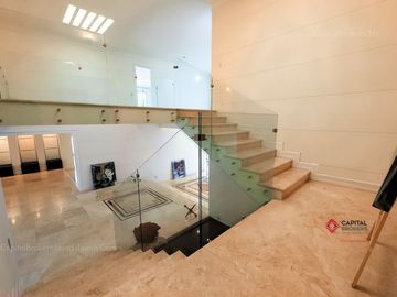 Casa de Lujo  con cine y alberca en venta en colinas de san javier