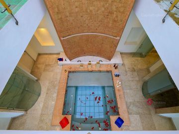 Casa de Lujo  con cine y alberca en venta en colinas de san javier