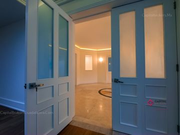 Casa de Lujo  con cine y alberca en venta en colinas de san javier