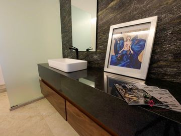 Casa de Lujo  con cine y alberca en venta en colinas de san javier