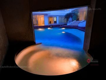 Casa de Lujo  con cine y alberca en venta en colinas de san javier
