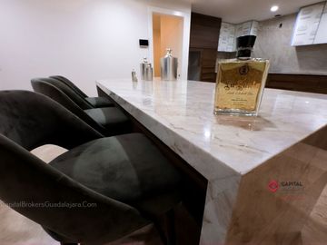Casa de Lujo  con cine y alberca en venta en colinas de san javier
